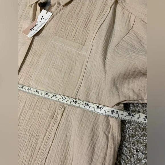 New In | Reagan Button Up Top - Size Medium - Picture 9 of 9